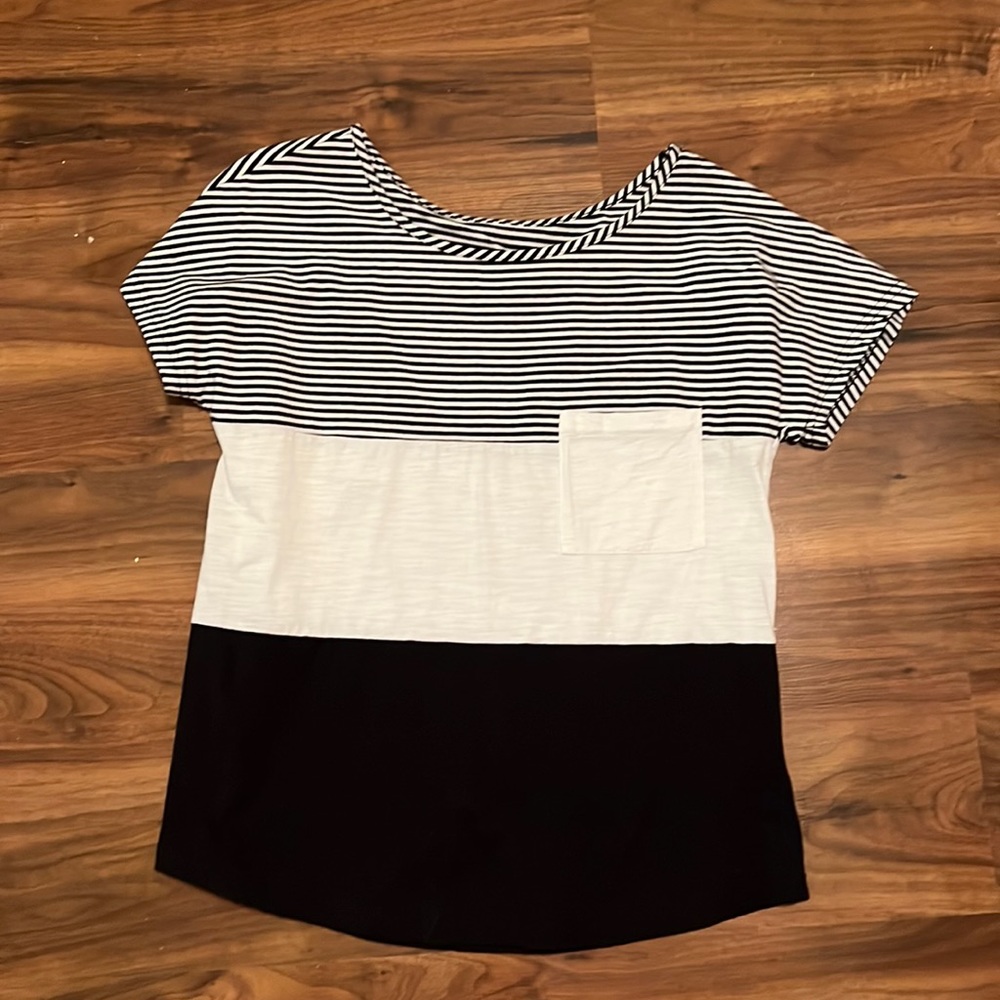 Black and white patterned short sleeve tee